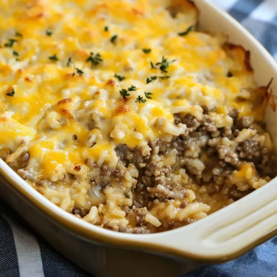 Delicious Cheesy Ground Beef and Rice Casserole