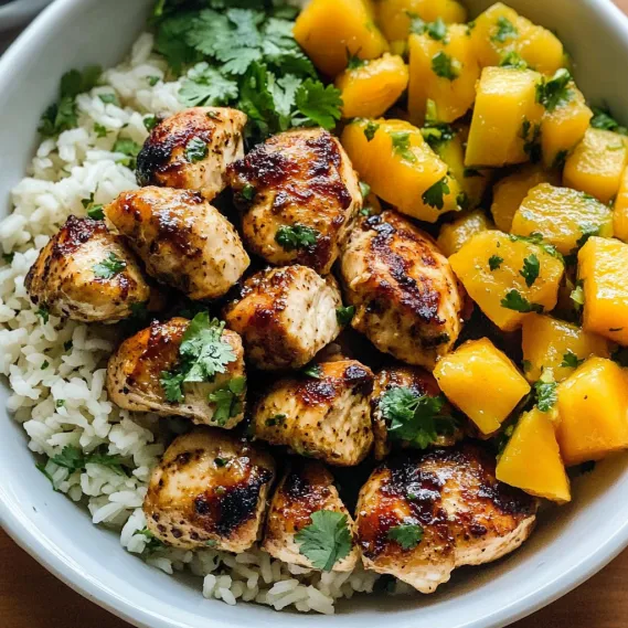 A bowl of food with rice, chicken, and vegetables.
